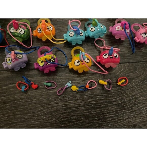 Hasbro Lock Stars Lot of 20 Characters With Keys, 8 Charms - Picture 6 of 9